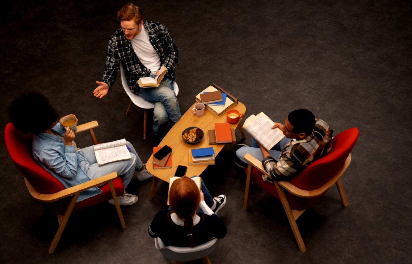 Session de travail en groupe sur les budgets personnels